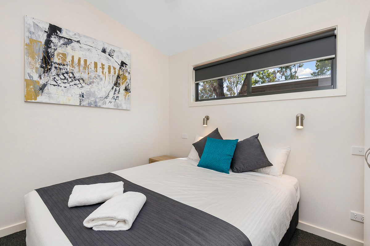 POOL VIEW SUPERIOR CABIN (7 BERTH) BIG4 Bendigo Marong Holiday Park Marong, Victoria, Australia