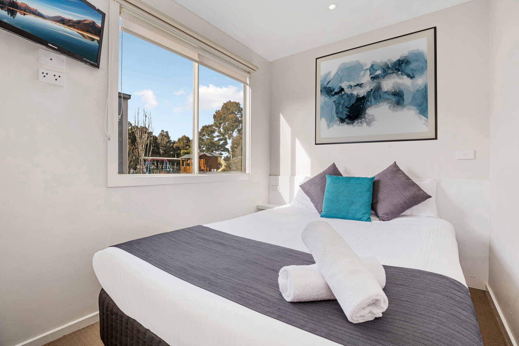 Modern: Master Bedroom