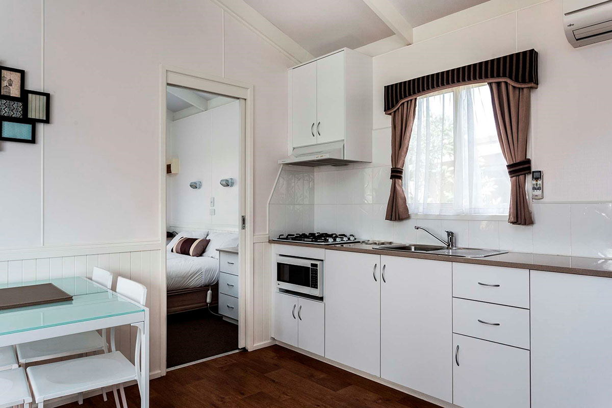 EXECUTIVE CABIN 4 BERTH BIG4 Bendigo Marong Holiday Park Marong